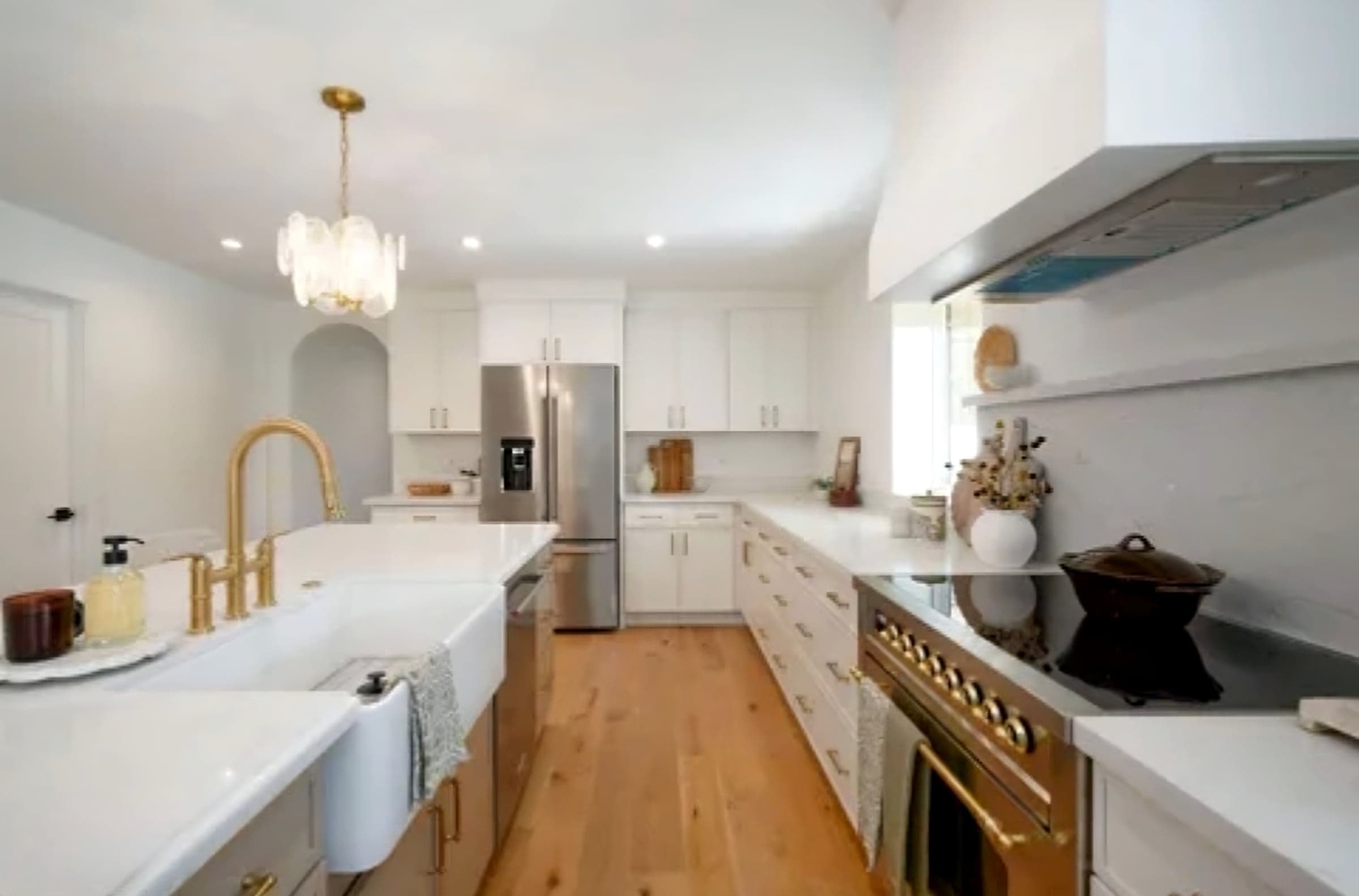 Kitchen with Farmhouse Sink